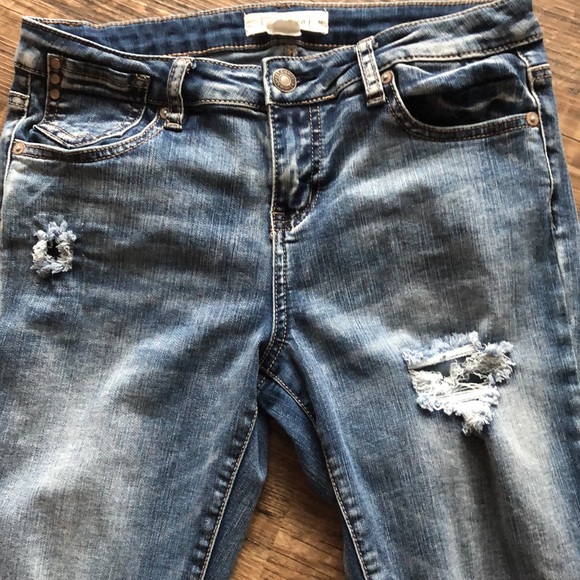 3/$25 - Eighty Two torn crop skinny jeans - Picture 2 of 14